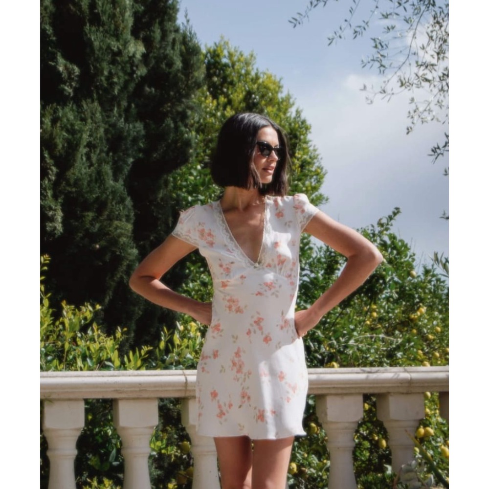 Rumored Essex Mini Dress Whisper Floral Lace Trim V-Neck Cream Pink Large NWT - Picture 3 of 10